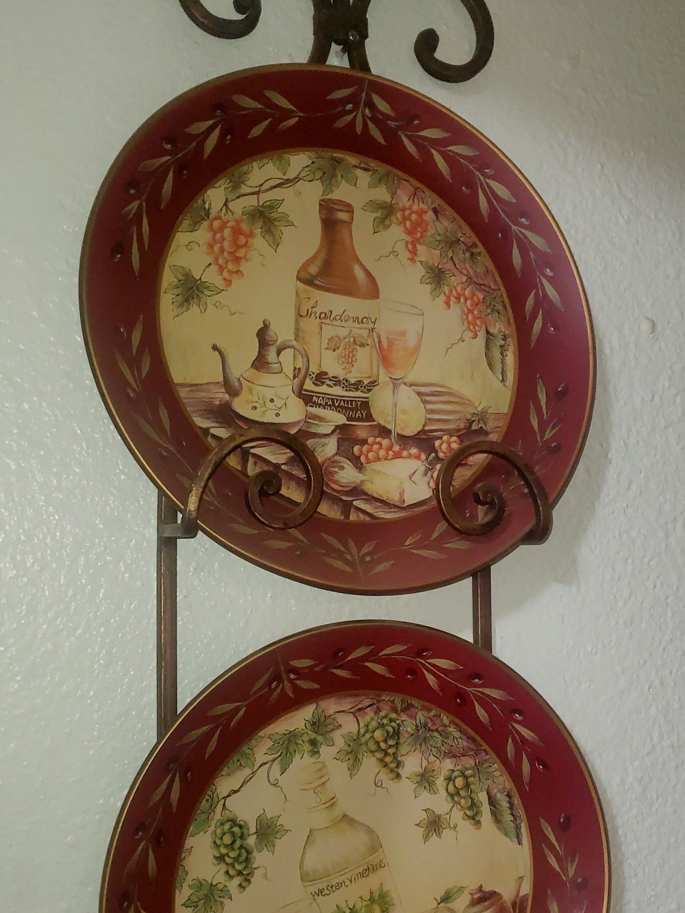 Decorative Wine-Themed Wall Plates - Red Accent